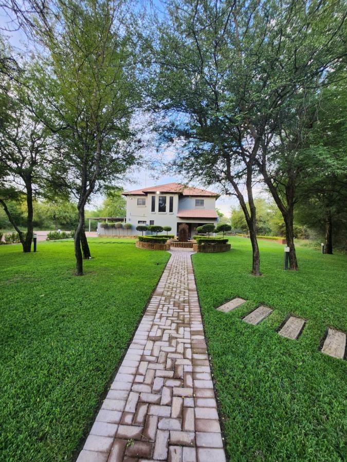 Rip Van Winkel Guest House Lephalale ภายนอก รูปภาพ