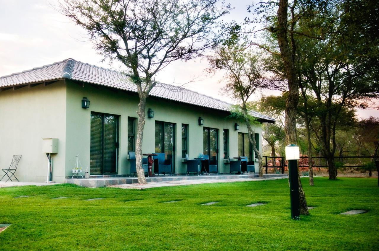 Rip Van Winkel Guest House Lephalale ภายนอก รูปภาพ